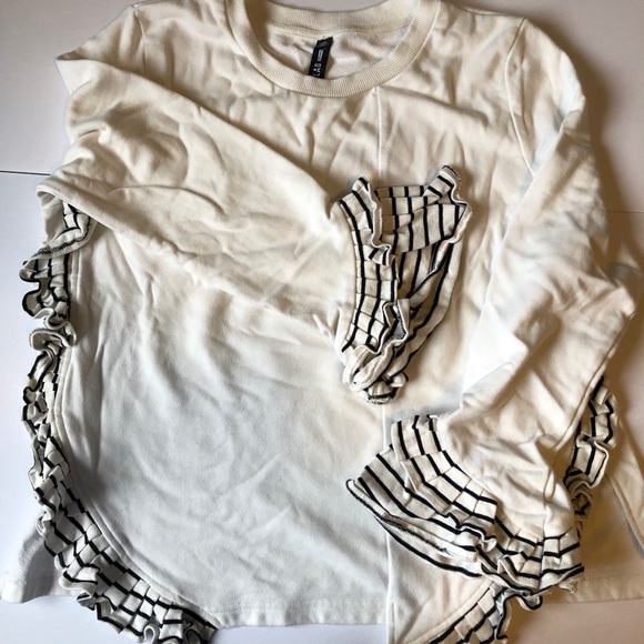 Lord & Taylor Design Lab Oversized ruffled Sweater - Picture 2 of 7